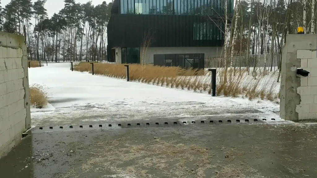 BRÁNY VYSOUVANÉ ZE ZEMĚ