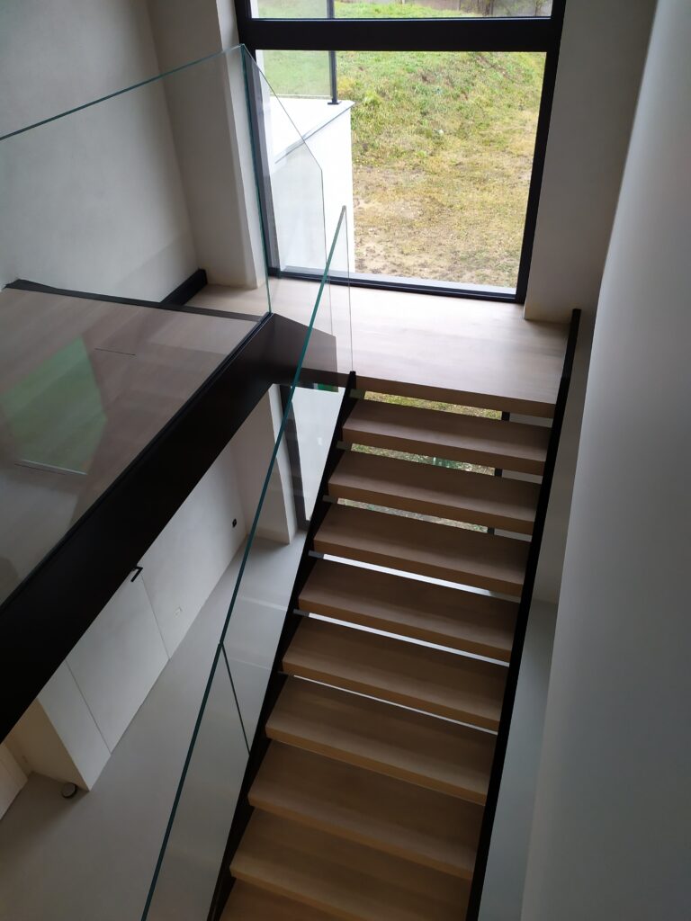 Open-riser stairs