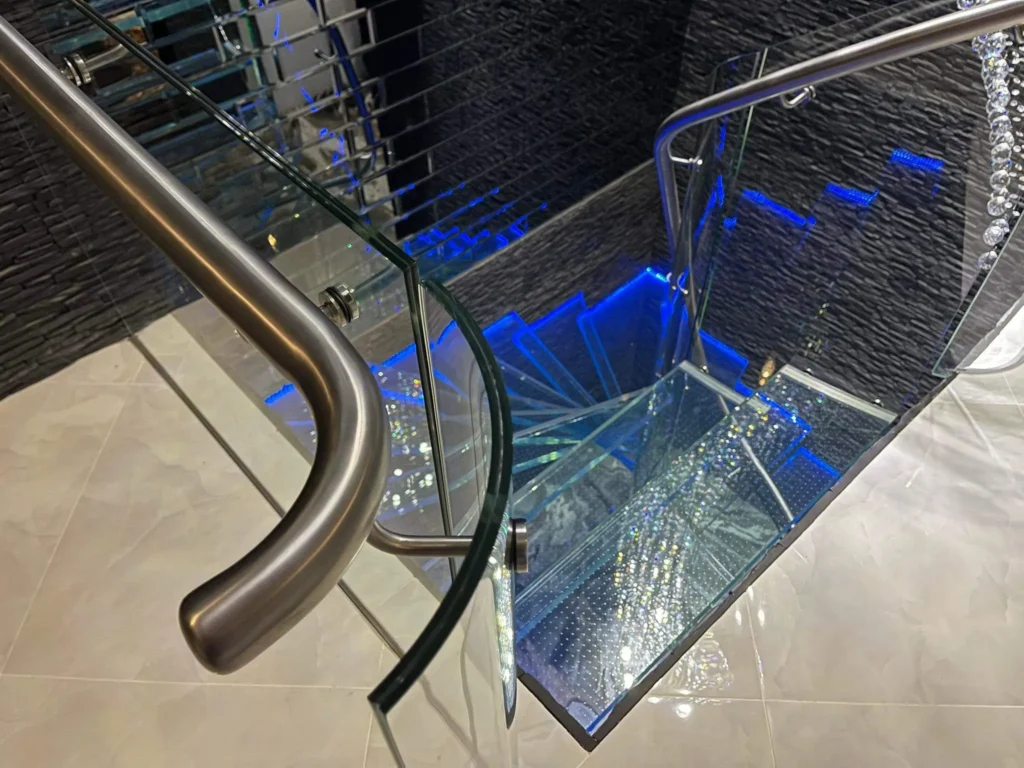 balustrády skleněné, nerezové, ocelové